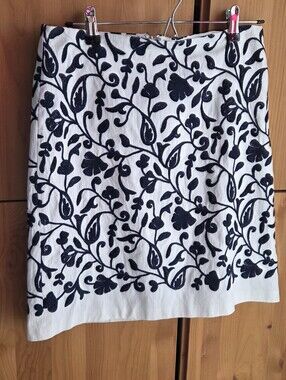 Talbots Ivory Cotton Embroidered Pencil Skirt Size 6P